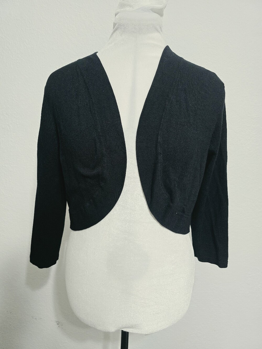 Lennie for Nina Leonard Black Cropped Shrug Cardigan Bolero Chic Classic Layer M